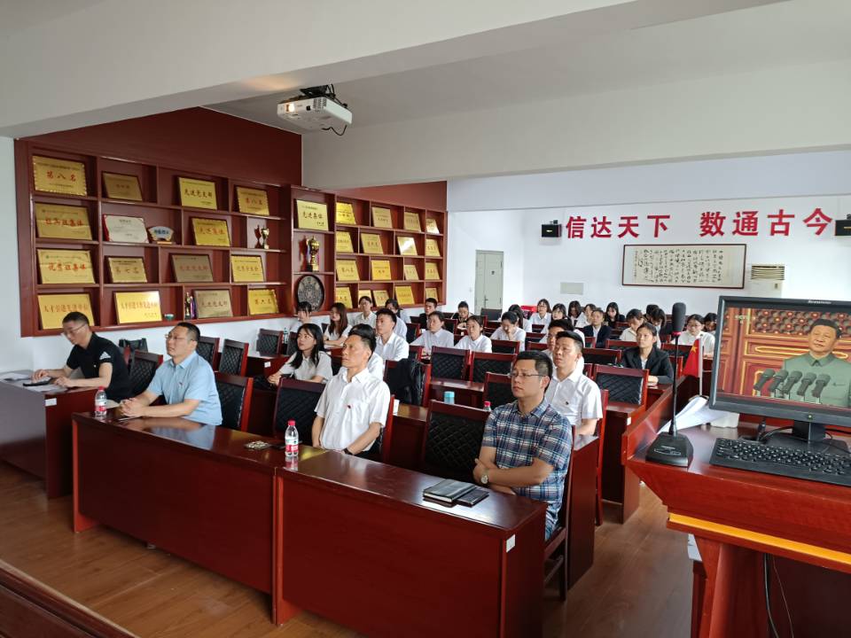 娱乐城平台8教406会议室46人收看现场.jpg